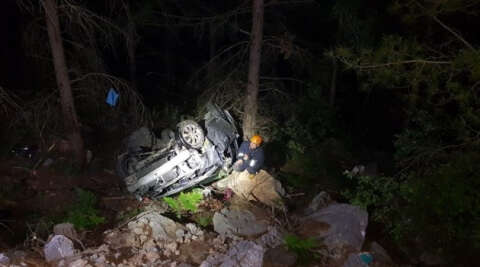 Alanya’da otomobil uçuruma yuvarlandı: 1 ölü, 1 yaralı