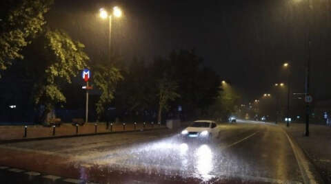 İstanbul’da gece saatlerinde şiddetli yağmur etkili oluyor