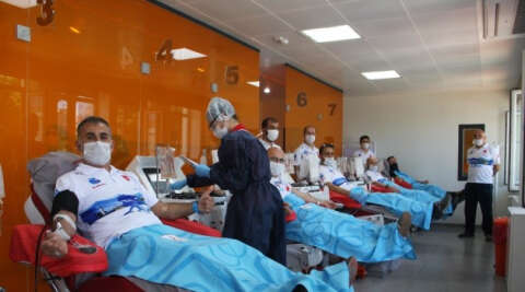 (Özel) "Sarayburnu Fatihleri" Kızılay’a kan bağışında bulundu