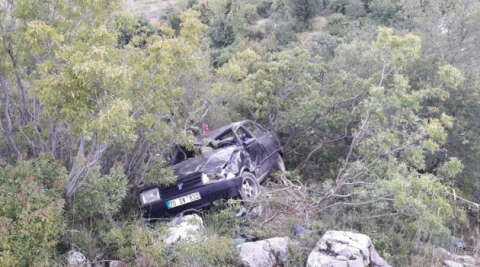 Karaman’da otomobil uçuruma yuvarlandı: 3 yaralı