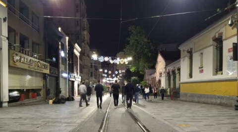 Sokağa çıkma kısıtlaması sona erdi, İstiklal Caddesi havadan görüntülendi