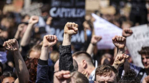 Almanya’da ırkçılık karşıtı protestoya binlerce kişi katıldı