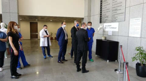 Korona virüsle mücadele eden sağlık çalışanlarına destek için ‘Karantina-Yeni Medeniyet’ resim sergisi açıldı