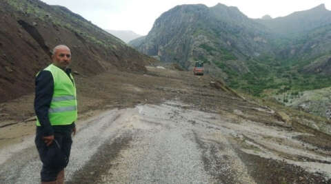 Erzincan’da sağanak yağış sel ve heyelana neden oldu