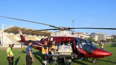 Ambulans helikopter nöral tüp defekti bebek için havalandı