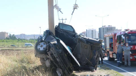 Sivas’ta otomobil elektrik direğine saplandı: 1 ölü