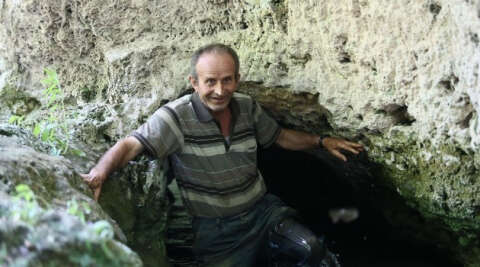 Bursa'da şifa bulmak için içi su dolu tünelden geçiyorlar