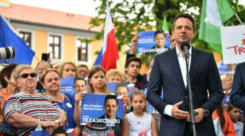 Polonyalılar, cumhurbaşkanlığı seçimlerinin ikinci turu için yarın sandığa gidiyor