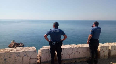 Antalya’da tehlikeli serinliğe polis denetimi