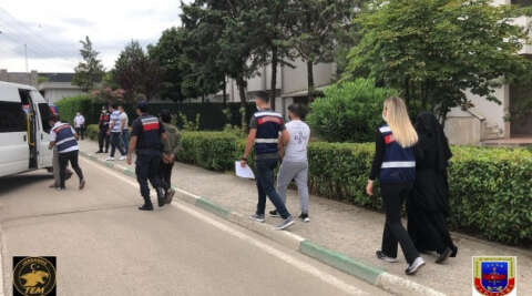 Bursa’da şafak vakti DEAŞ operasyonu: 1’i kadın 4 kişi gözaltında