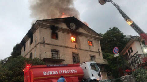 Bursa'da tarihi bina yangında kullanılamaz hale geldi