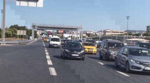 İstanbul’da bayramın son gününde polislerden trafik denetimi