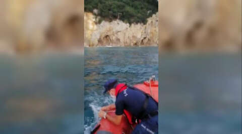 Su alan teknede 7 kişi mahsur kaldı