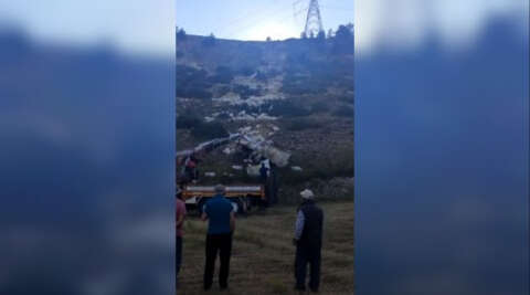 Erzurum’da uçurumdan yuvarlanan kamyon parçalara ayrıldı