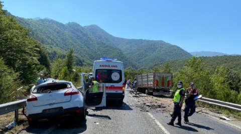 Karabük’te otomobille kamyon çarpıştı: 2 ölü, 3 yaralı