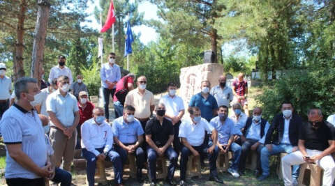 21 yıl önce silahlı saldırıda öldürülen işçi lideri, mezarı başında anıldı