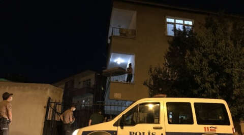 Polis ev karantinası olan pozitif hastaları denetliyor