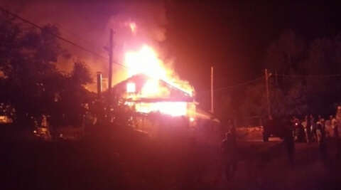 Amasya’da çıkan yangında 3 ev yandı