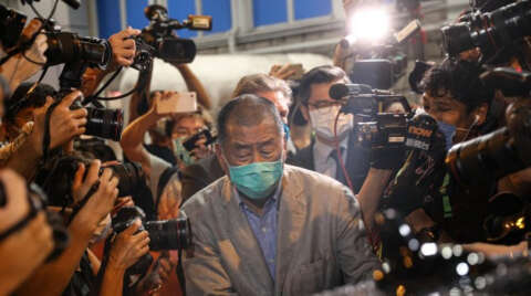 Hong Kong’da gözaltına alınan medya patronu serbest