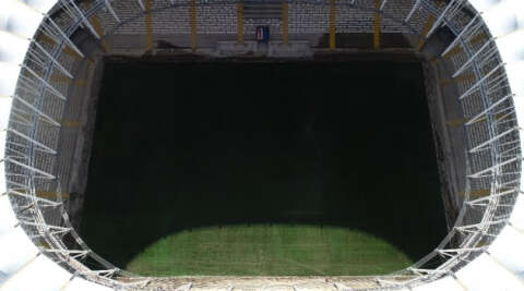 Yeni Adana Stadyumu’nun hibrit çim serimi tamamlandı