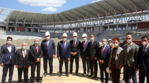 Binali Yıldırım, Erzincan’da yapımı devam kamu yatırımlarını inceledi