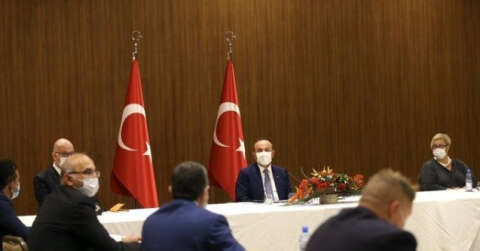 Çavuşoğlu, Bamako’da Türk vatandaşları ve iş adamları ile görüştü
