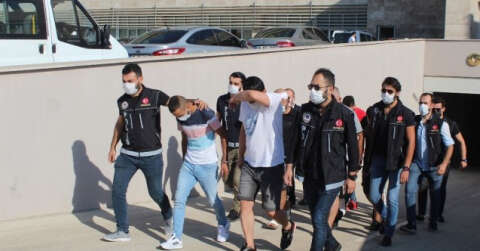Mersin’den Antalya’ya salça kovasında uyuşturucu sevkiyatına 3 tutuklama