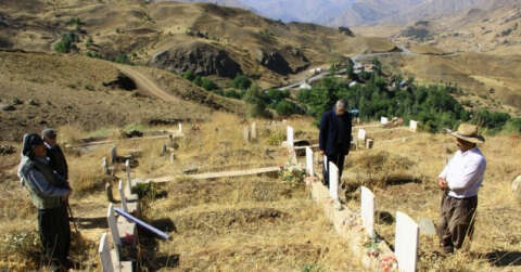 Geçitli patlamasında ölen 9 kişi mezarları başında anıldı