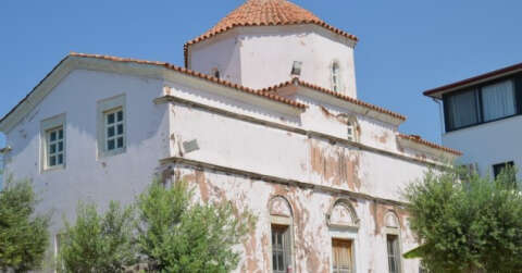 Giriş kapıları duvarla örülen 130 yıllık kilise için Didim’de harekete geçildi