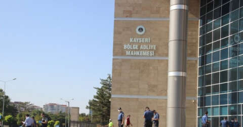Kayseri’de Bölge Adliye Mahkemesi önünde hareketli dakikalar