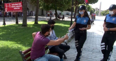 Emniyet ekipleri, Ayasofya’da korona virüse karşı broşür dağıttı