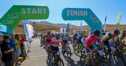 Erciyes’te Uluslararası Dağ Bisikleti heyecanı sürüyor