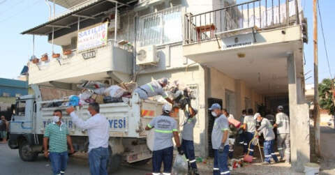Adana’da bir evden 11 kamyon çöp çıktı
