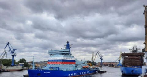 Nükleer buzkıran Arktika, Murmansk’a doğru yola çıktı
