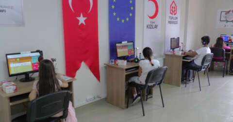 Türk Kızılay, EBA destek noktaları ile öğrencilerin uzaktan eğitimine yardımcı oluyor
