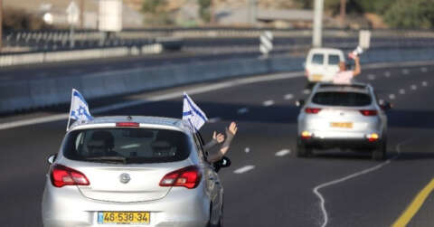 İsrail’de Netanyahu karşıtlarından konvoylu protesto