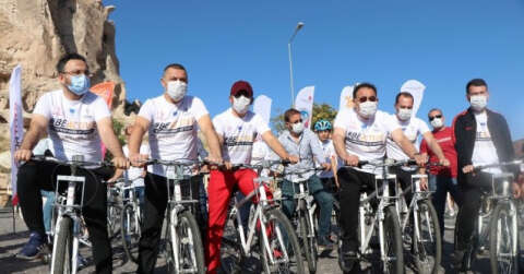 Nevşehir’de Avrupa Spor Haftası etkinlikleri kapsamında 7’den 70’e herkes bisiklet sürdü