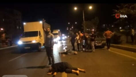 Bursa'da motosiklete otomobil çarptı: 2 ağır yaralı