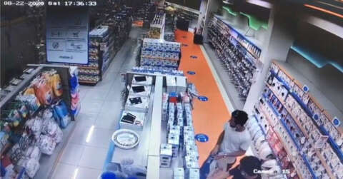 Bebek ve parfüm mağazasını soyan hırsızlar tutuklandı...O anlar kamerada