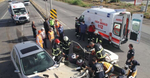 Aşırı sürat kaza getirdi, iki otomobilin çarpışma anı kamerada: 6 yaralı