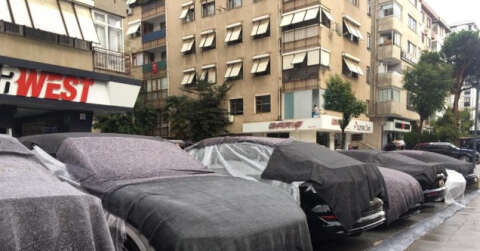 İstanbul’da dolu yağışında milyonluk lüks araçlar zarar gördü