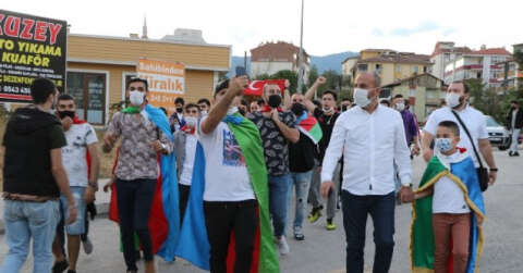 Azerbaycanlı öğrenciler "Karabağ" için yürüdü