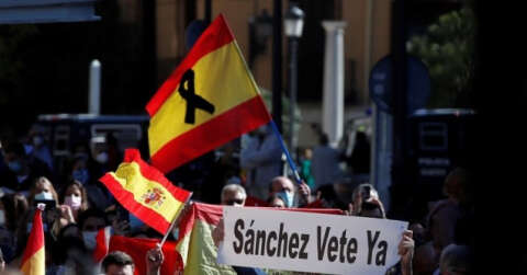 İspanya’da Madrid kısıtlamaları protesto edildi