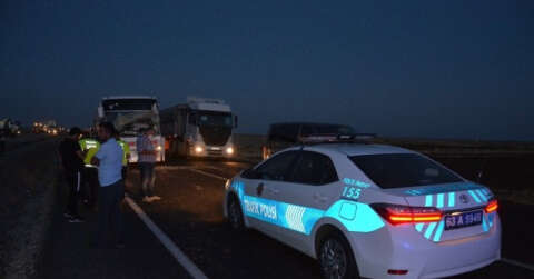 Şanlıurfa’da yolcu otobüsü ile tır çarpıştı: 1 yaralı