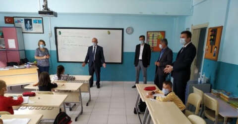 İlçe Milli Eğitim Müdürü Mahmut Demir, okullardaki incelemelerini sürdürüyor