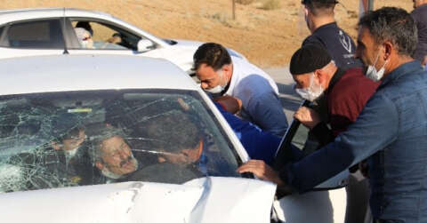 Elazığ’da kazada araçta sıkışan 4 yaralı için ekipler seferber oldu