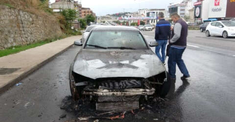 Pendik’te Audi marka araç alev alev yandı