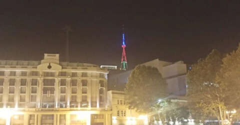 Tiflis Televizyon Kulesi, Azerbaycan bayrağının renkleriyle aydınlatıldı