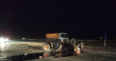 Kamyon traktöre, başka kamyon da sürücüsüne çarptı: 1 ölü, 2 yaralı