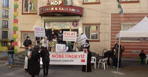 HDP önündeki ailelerin nöbeti kararlılıkla devam ediyor